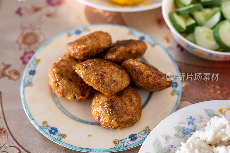 马来西亚流行的什锦甜点，简称Cucur badak